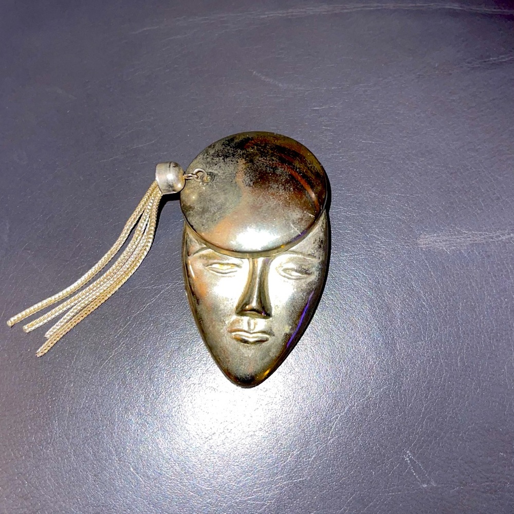 Silver tone fashion brooch with fun tassel